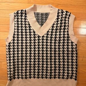 Houndstooth V Neck Sweater Vest In Tan And Black Size M #artsy #officesiren